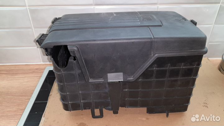 Защитный термокороб АКБ VAG 3C0 915 443A