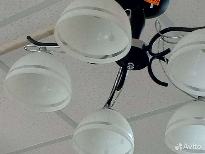 Люстры потолочные новые