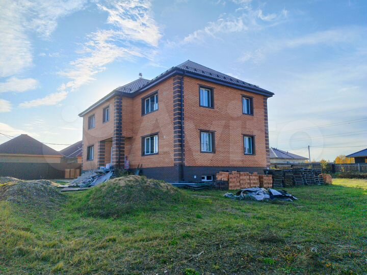 Коттедж 352,1 м² на участке 15 сот.