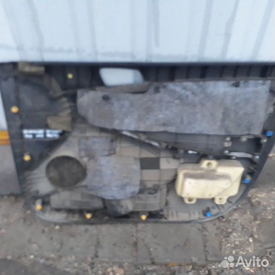 Обшивка боковой двери передняя левая Hyundai