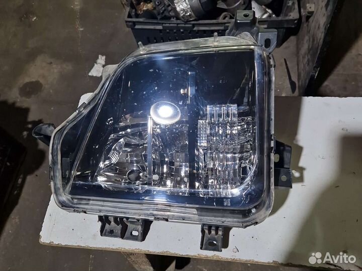 Передняя левая противотуманная фара митсубиси L200