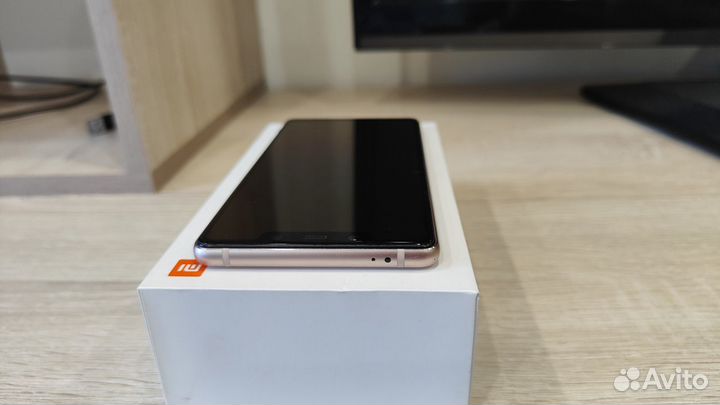 Xiaomi Mi 8 SE, 6/64 ГБ