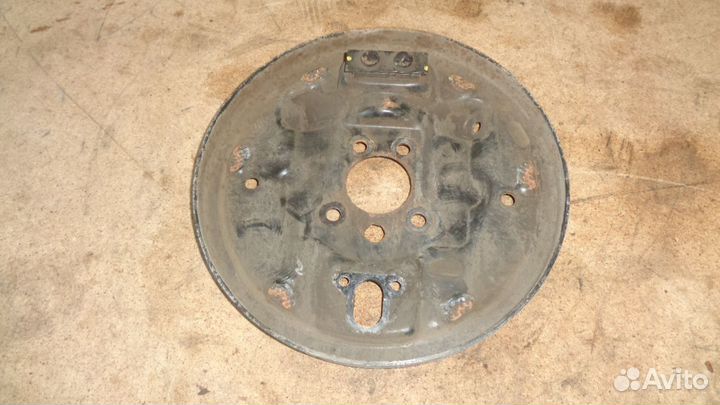 Щит опорный задний левый VW Polo Sedan