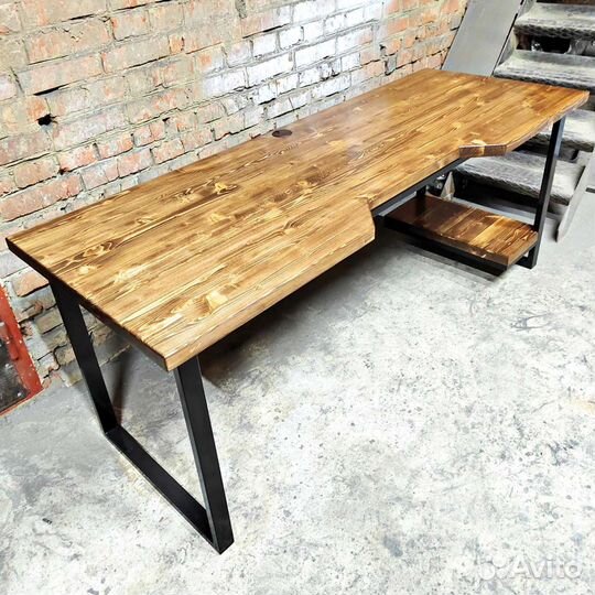 Компьютерный стол из массива сосны