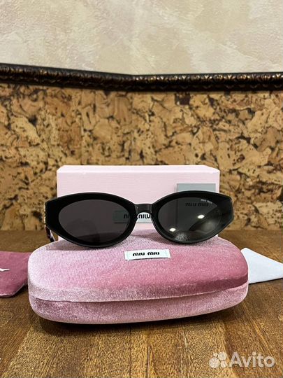 Солнцезащитные очки MIU MIU