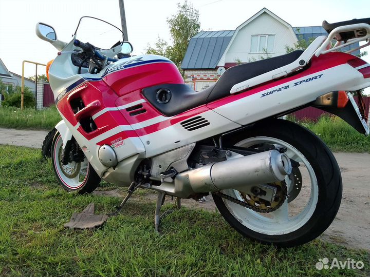 Honda CBR1000F