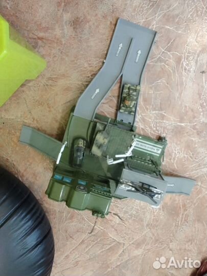 Детские игрушке в коробке для хранения