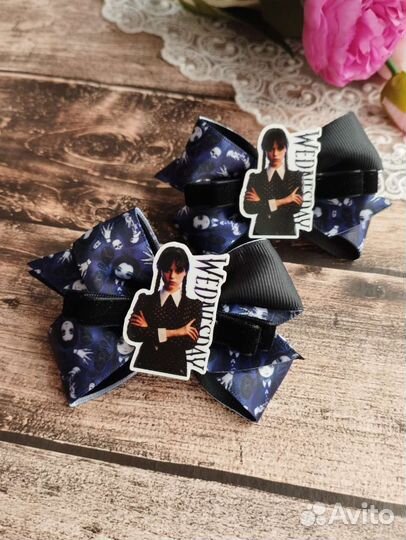 Бантики Уэнсдэй