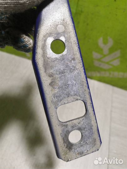 Петля капота Фольксваген Гольф 4 Бора