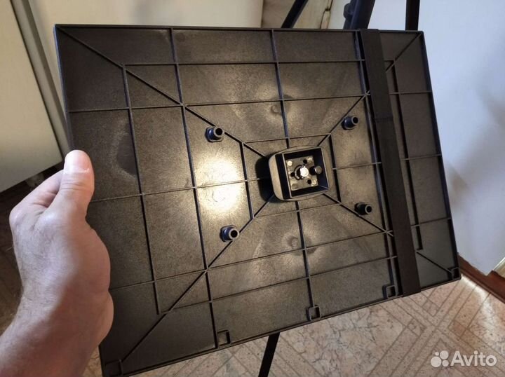 Штатив - подставка для проектора с площадкой 29*39