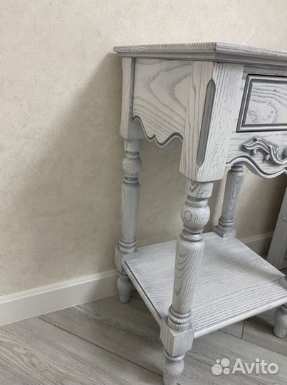 Тумбочка прикроватная