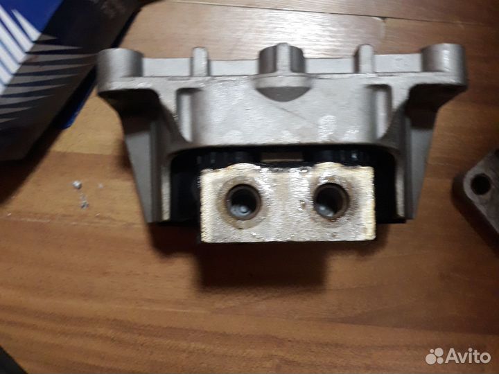 Подушка двигателя передн. \MB Actros SE-M 7871