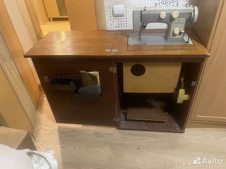 Швейная машина Чайка 142м