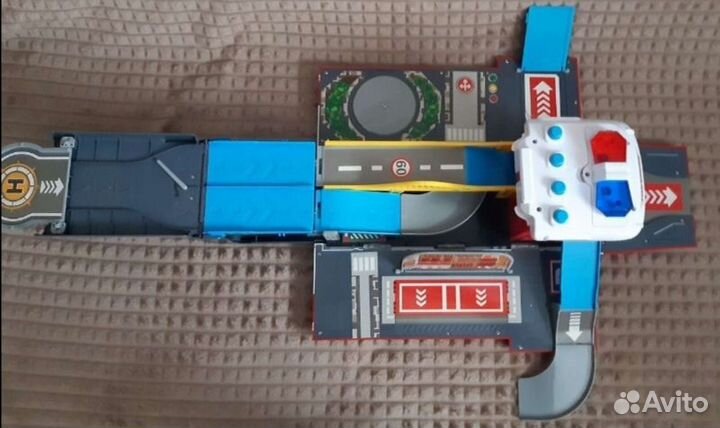 Машина пожарная-гараж