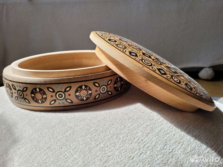 Шкатулка с инкрустацией натуральным перламутром