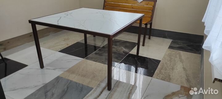 Кухонный стол