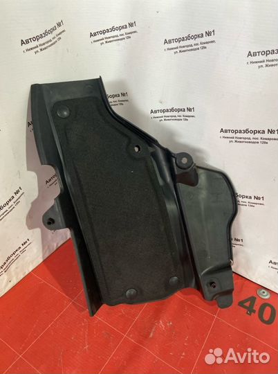 Заглушка кузова левая Toyota Land Cruiser 300