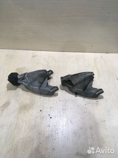 Кронштейн двигателя левый Ауди А4 Б8 8K0199307AL