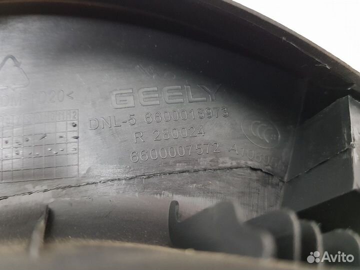 Накладка крышки багажника правая (Geely Tugella)