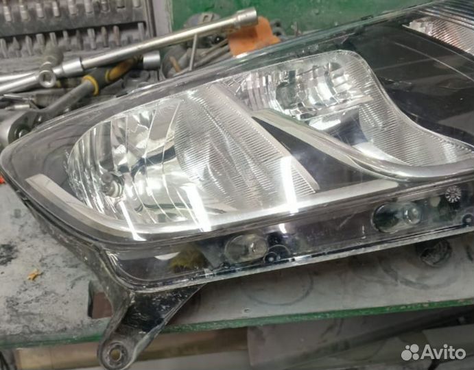 Фара правая на Renault Sandero. 2018 оригинал
