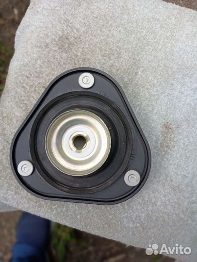 Запчасть на toyota verso авенсис