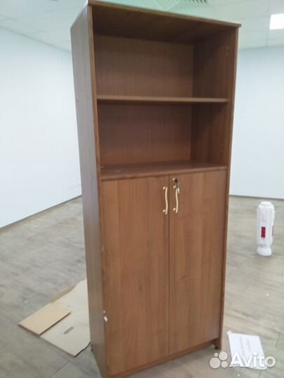 Шкаф витрина со стеклами
