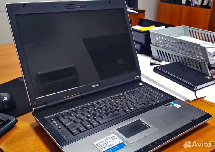 Ноутбук с 17 дюймовым дисплеем