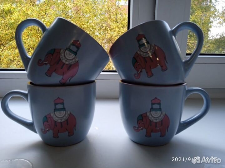 Жаровня-супница, новая, 2.5 л. Кружки со слоном