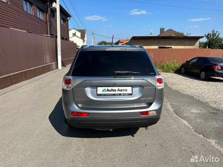 Mitsubishi Outlander 2.4 CVT, 2012, 215 550 км