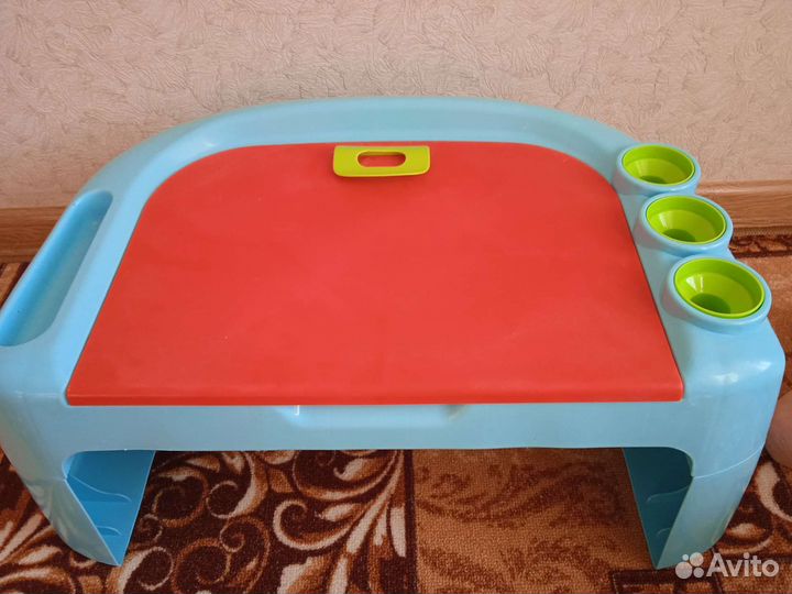 Столик для рисования и игр для малышей