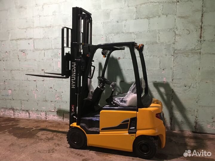 Вилочный погрузчик Hyundai 18B-9F, 2023