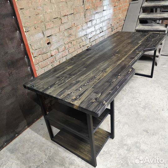 Компьютерный стол в стиле лофт