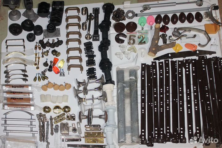 Ручка мебельная и колесо мебельное