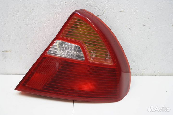 Фонарь задний правый Mitsubishi Lancer 8 1999