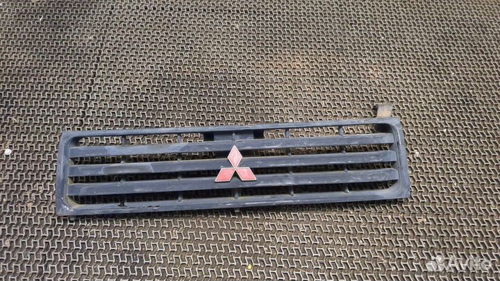 Решетка радиатора Mitsubishi Pajero, 1997