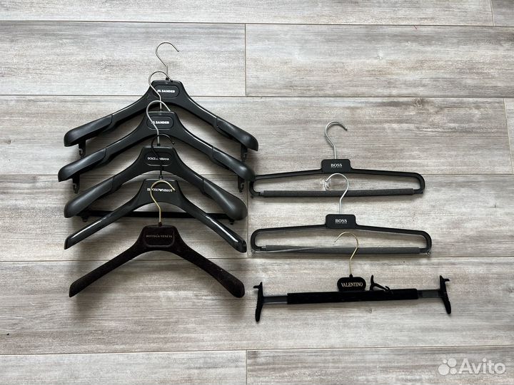 Вешалки/ плечики Jil Sander, Boss, Bottega Veneta
