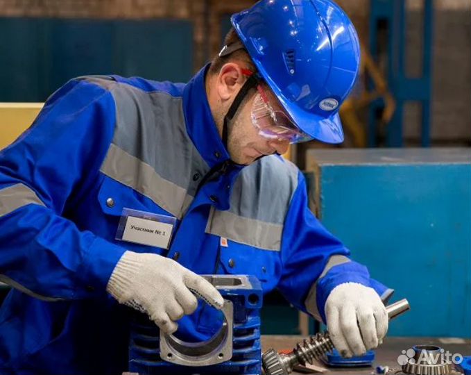 Работа в красноярске слесарь. Работа в красноярске слесарь. Работа в красноярске слесарь. Слесарь фото. Слесарь на заводе.