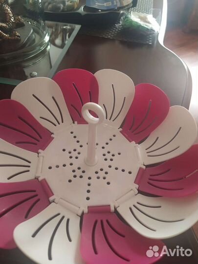 Вазочка пластмассовая