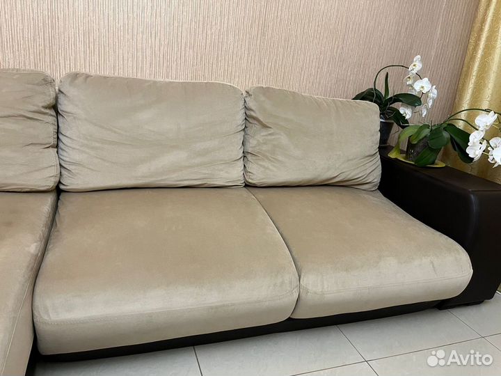 Угловой раскладной диван с казеткой