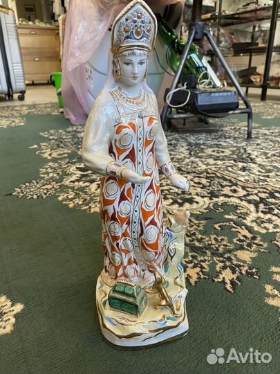 Фарфоровые статуэтка хозяйка медной горы Дулево