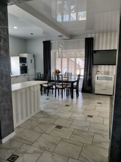 Коттедж 324 м² на участке 8 сот.