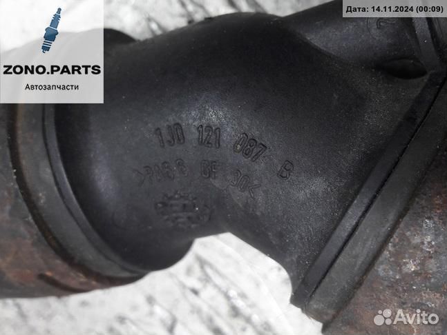 Патрубок радиатора 1j0121087b на Volkswagen Golf-4