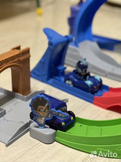 Трек Герои в масках