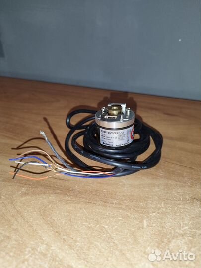 Инкрементальный энкодер Autonics E40H6-1000-3-T-24