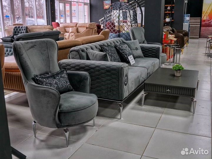 Диван с креслами versace