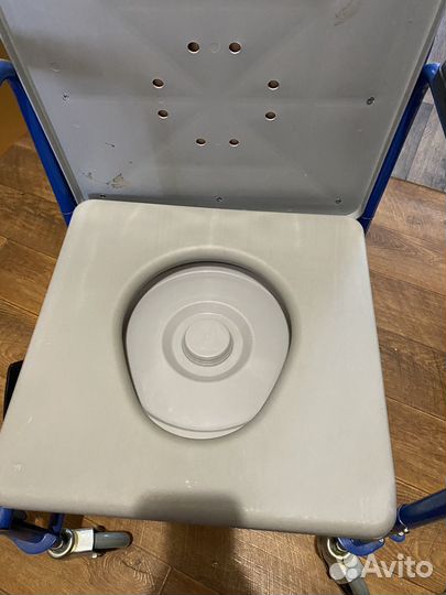 Инвалидное кресло с туалетом