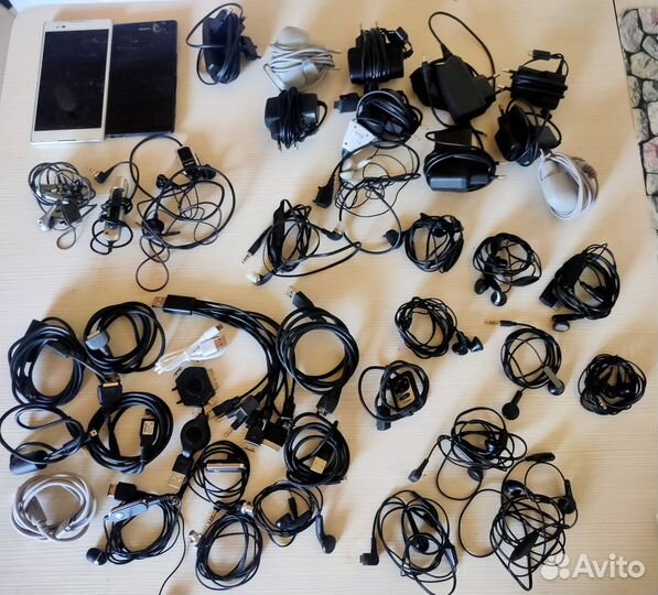 Провода, наушники, телефоны, зарядники