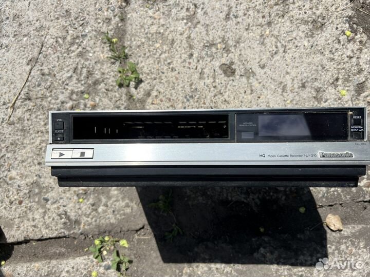 Новая панель видеомагнитофона Panasonic NV-G10