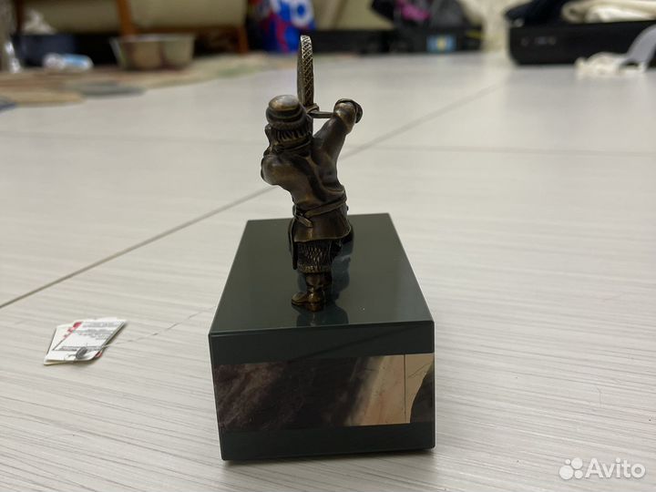 Статуэтка-сувенир мастер (бронза )
