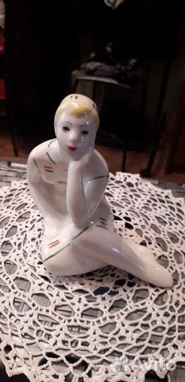 Статуэтка фарфор
